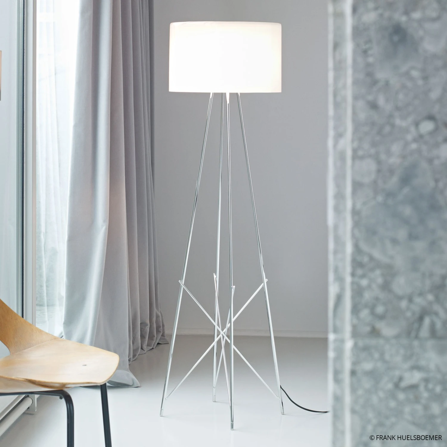 FLOS Ray F1 - Floor Lamp White 5 FLOS Ray F1 - Floor Lamp White - Image 3