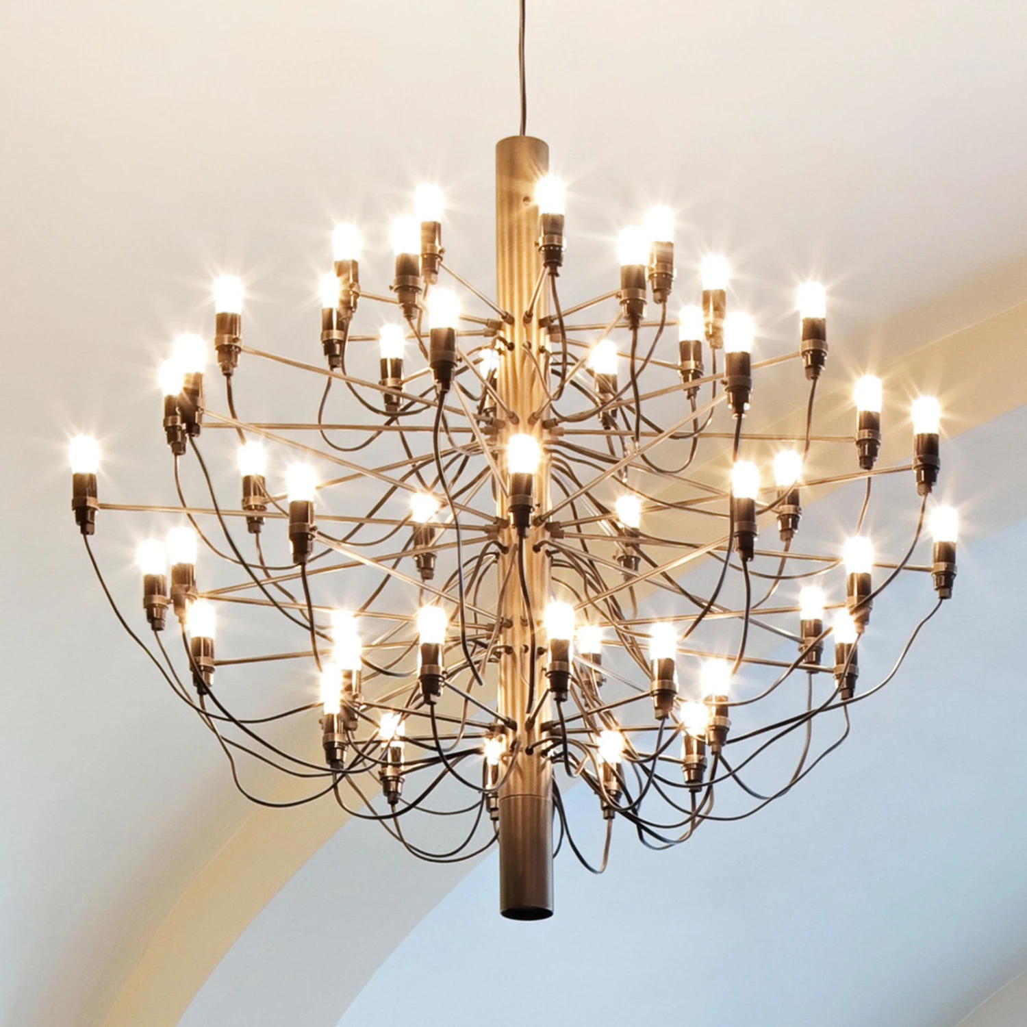 FLOS 2097 - Chandelier, 50-bulb, Brass 5 FLOS 2097 - Chandelier, 50-bulb, Brass - Image 3