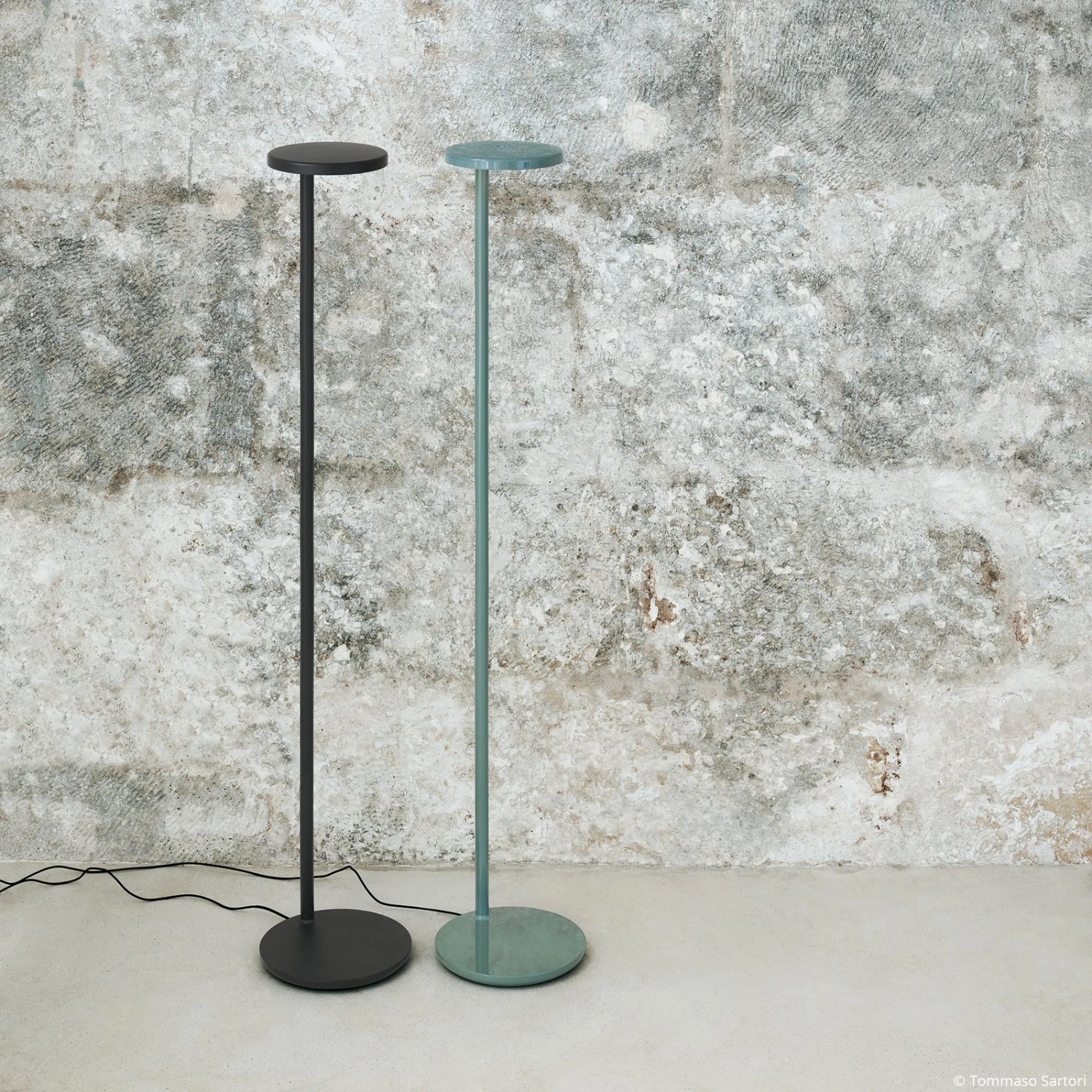 FLOS Oblique Floor LED Floor Lamp 927 USB 4 FLOS Oblique Floor LED Floor Lamp 927 USB - Image 2